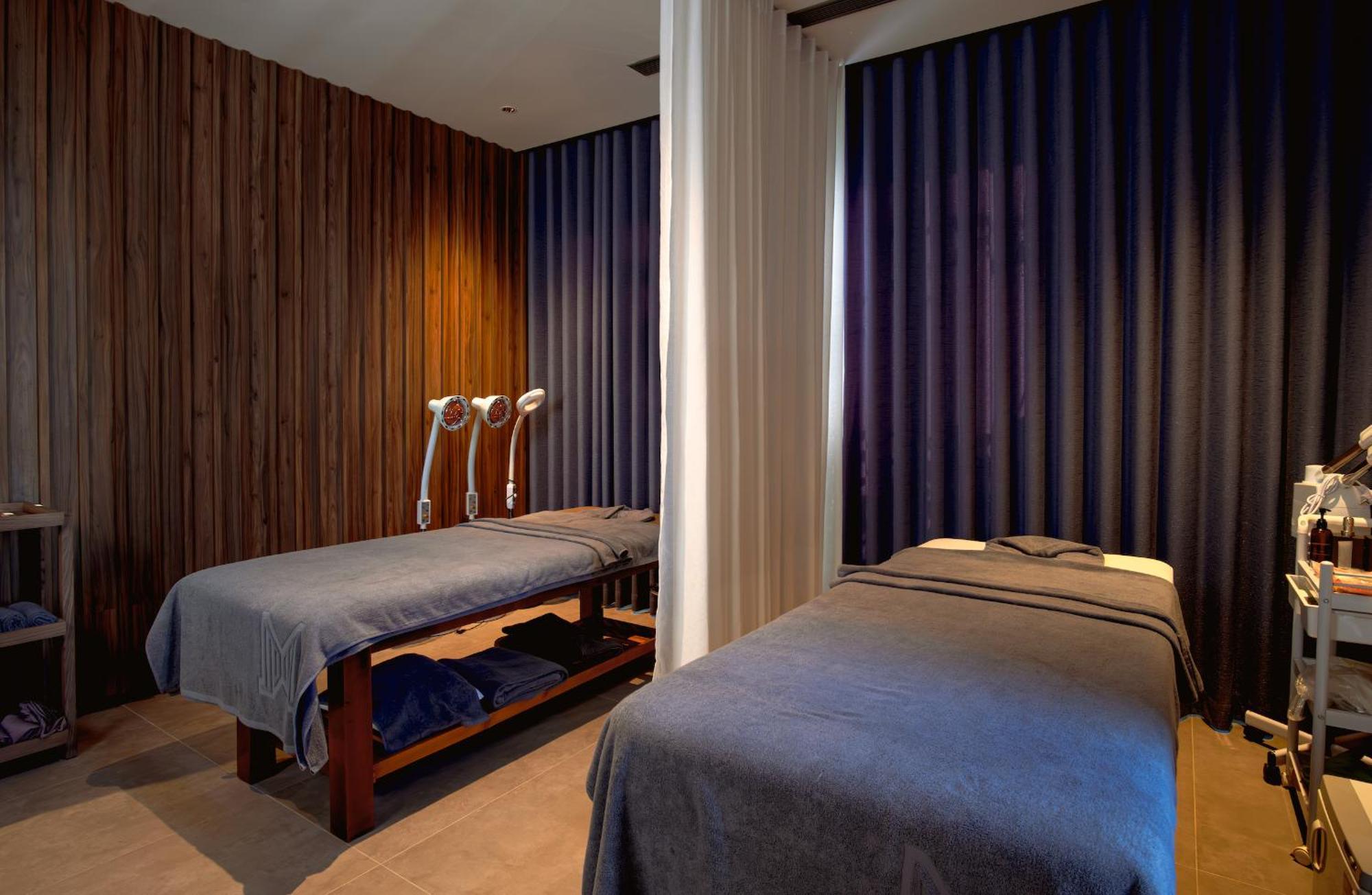 M Hotel Danang 外观 照片 Massage beds