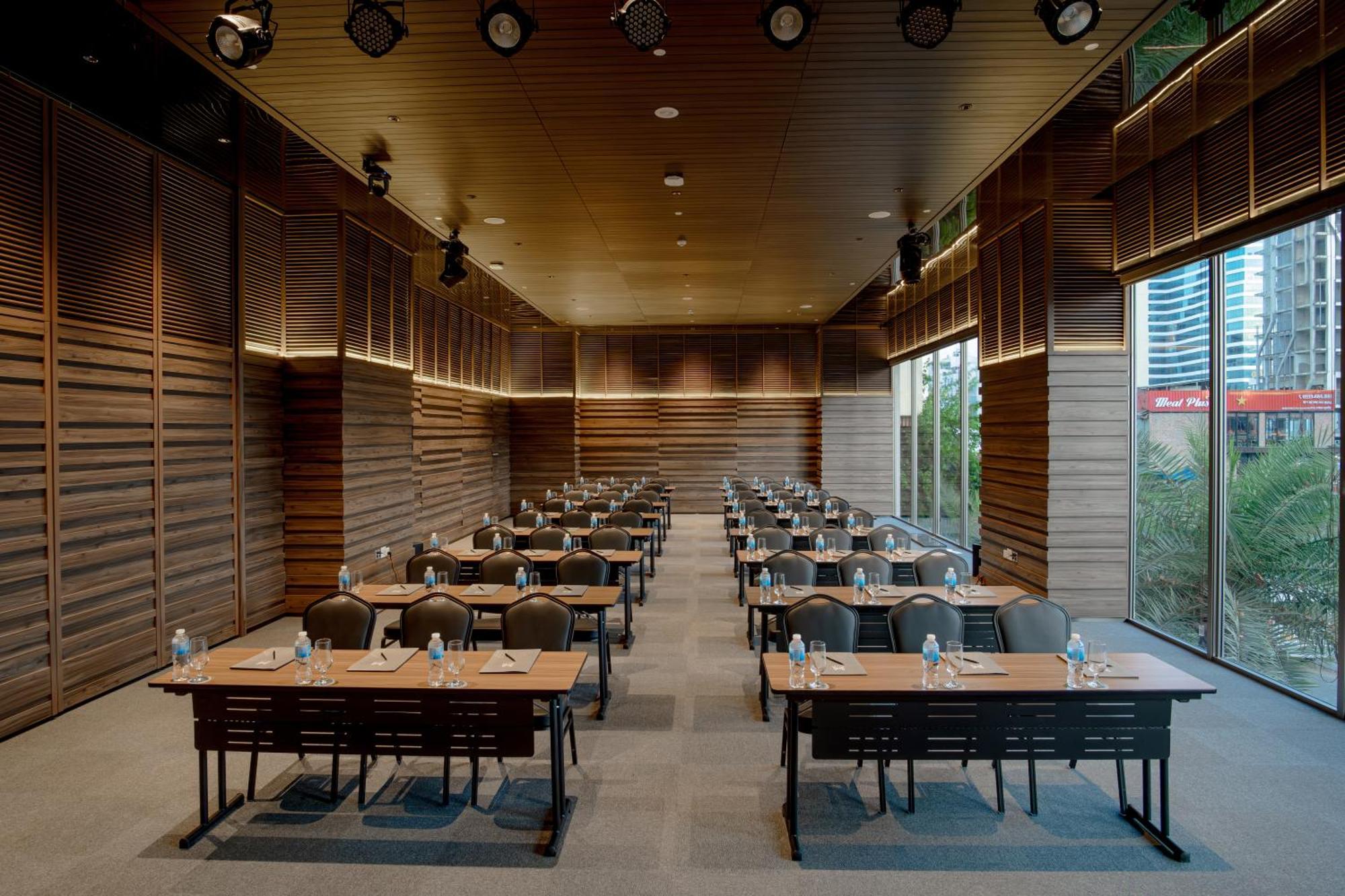 M Hotel Danang 外观 照片 The interior of the conference room