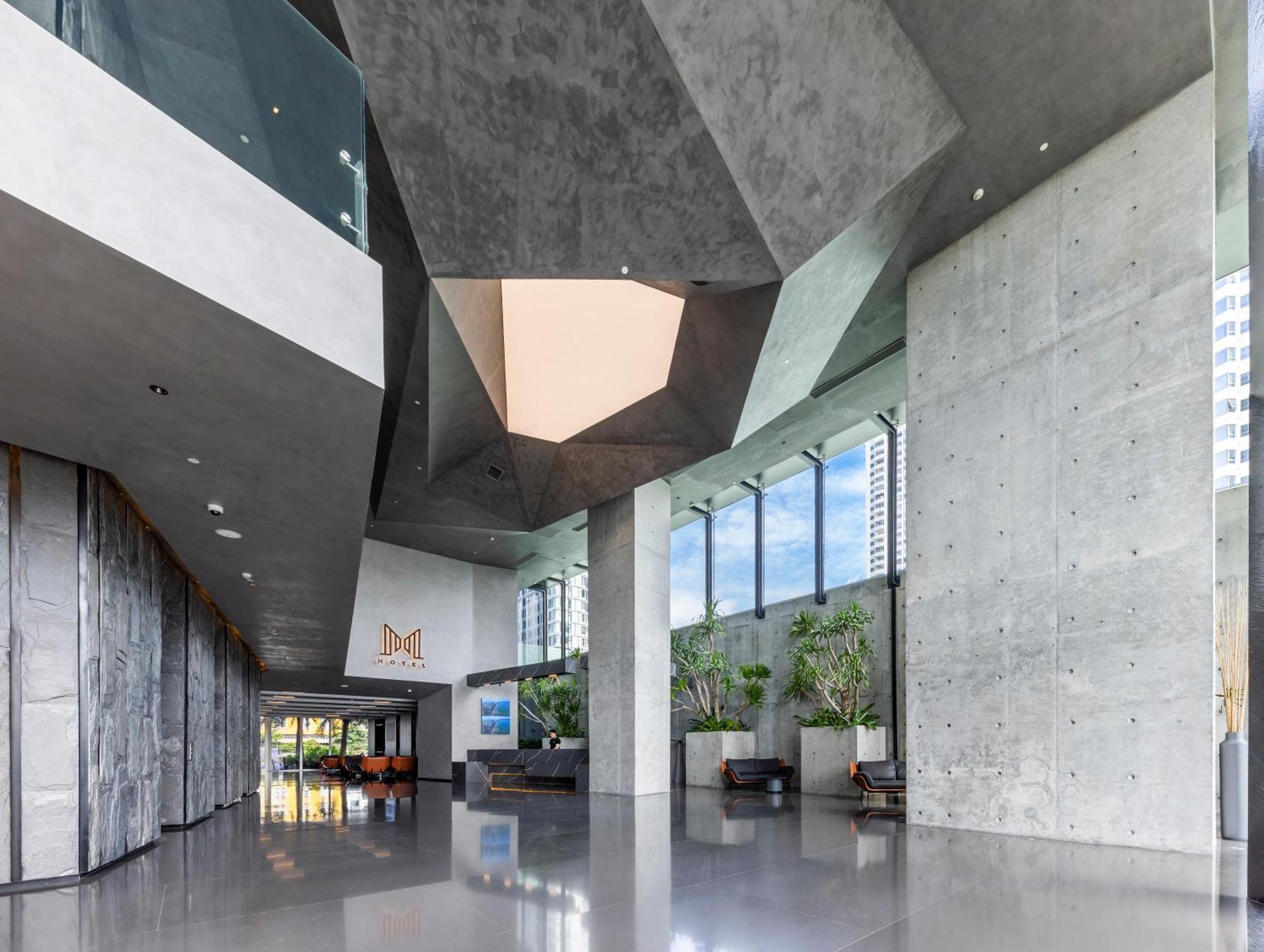 M Hotel Danang 外观 照片 Interior of the building