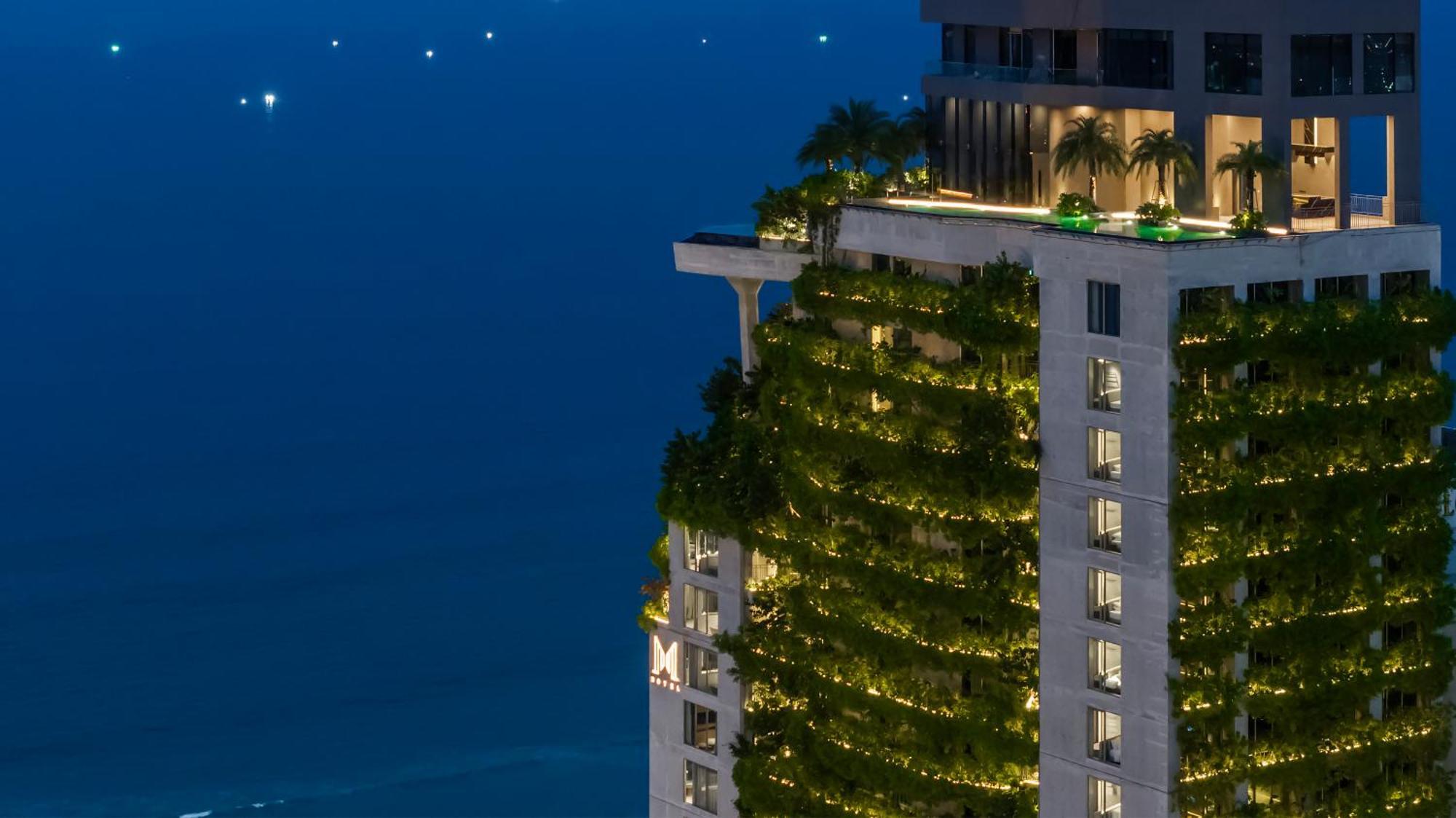 M Hotel Danang 外观 照片 The vertical forest at night