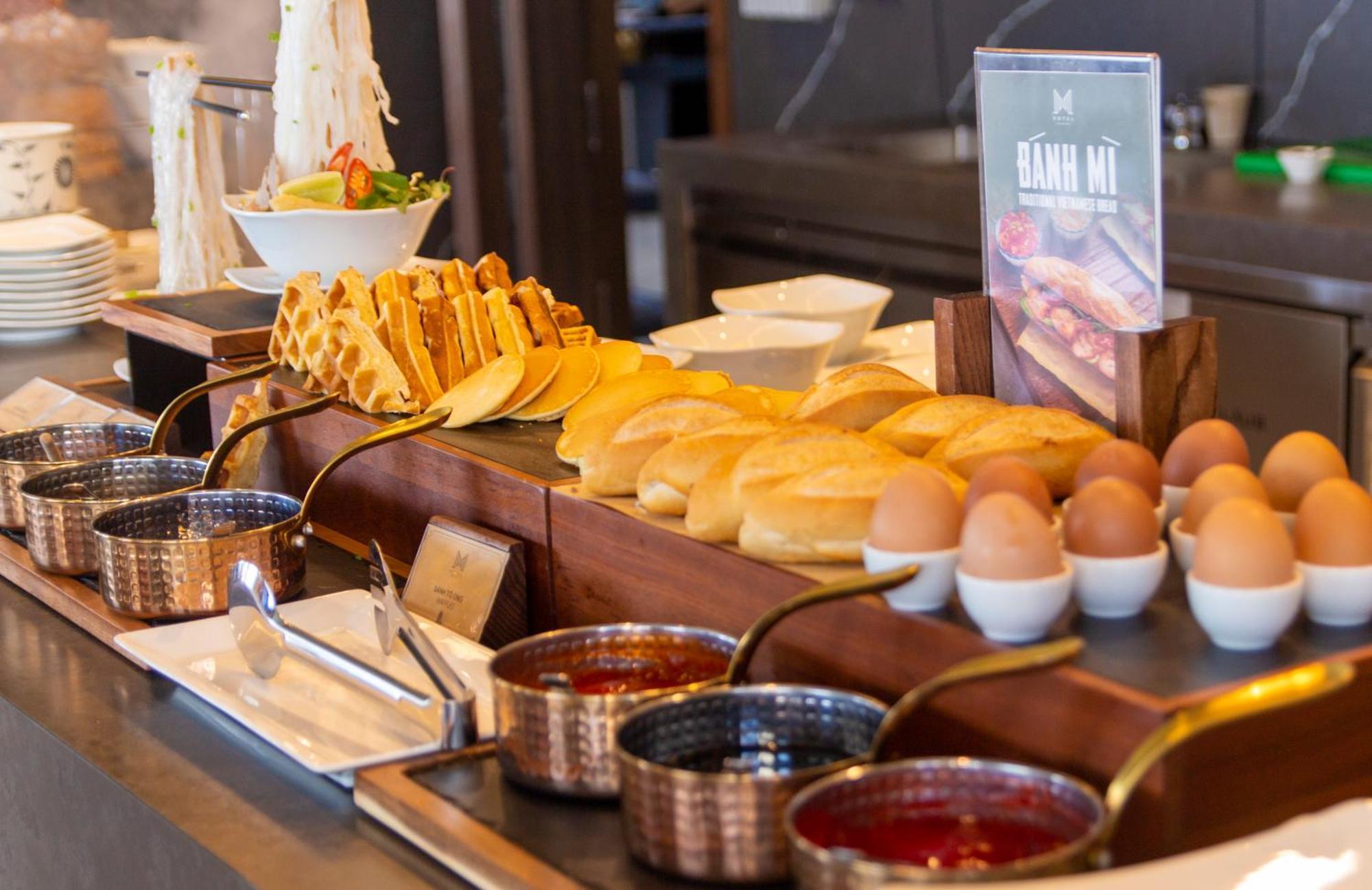 M Hotel Danang 外观 照片 Breakfast at the hotel